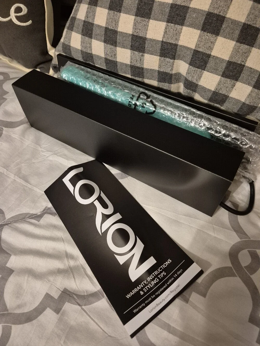 Lorion Salon Grade Turquoise Ceramic Flat Iron New